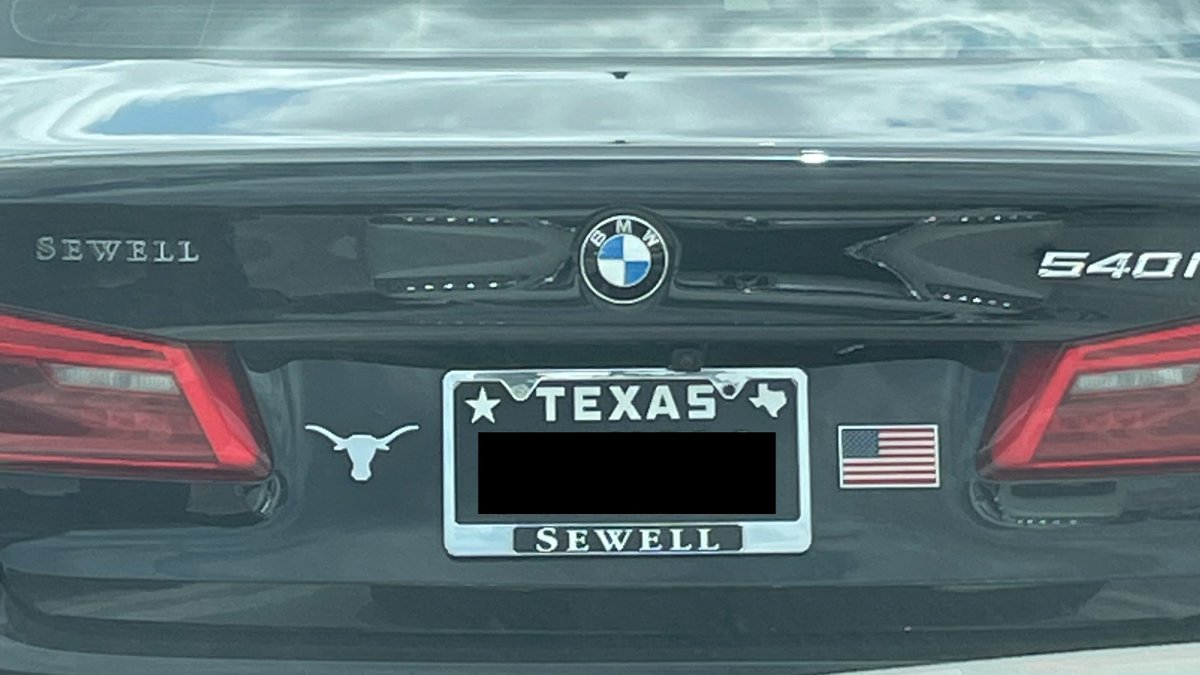 FlagShame's tweet image. We all know that the University of Texas is important--as the SEC is about to find out.  But, it is not so important that it deserves a spot to the left of the U.S. flag.  #flagshaming #America