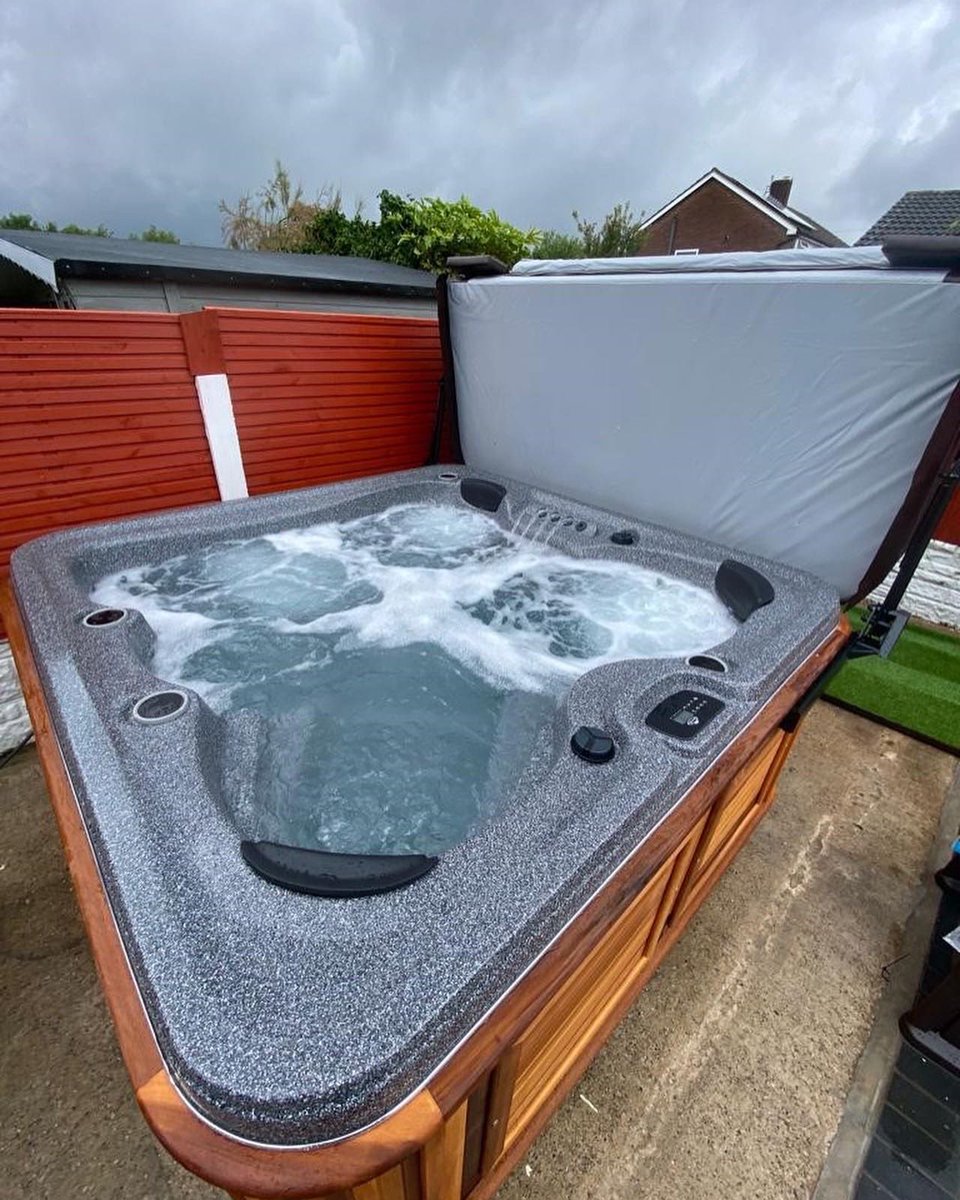 If you’re looking for a free quotation on a hot tub, All Weather Pool, Gazebo, Outdoor Kitchen or BBQ then simply get in touch and let us help find the right package for you and your family 👌🏼

 📞 0033 058 2900
📧 info@arcticspas.co.uk
🕸 buildmyspa.com 

#ArcticSpas