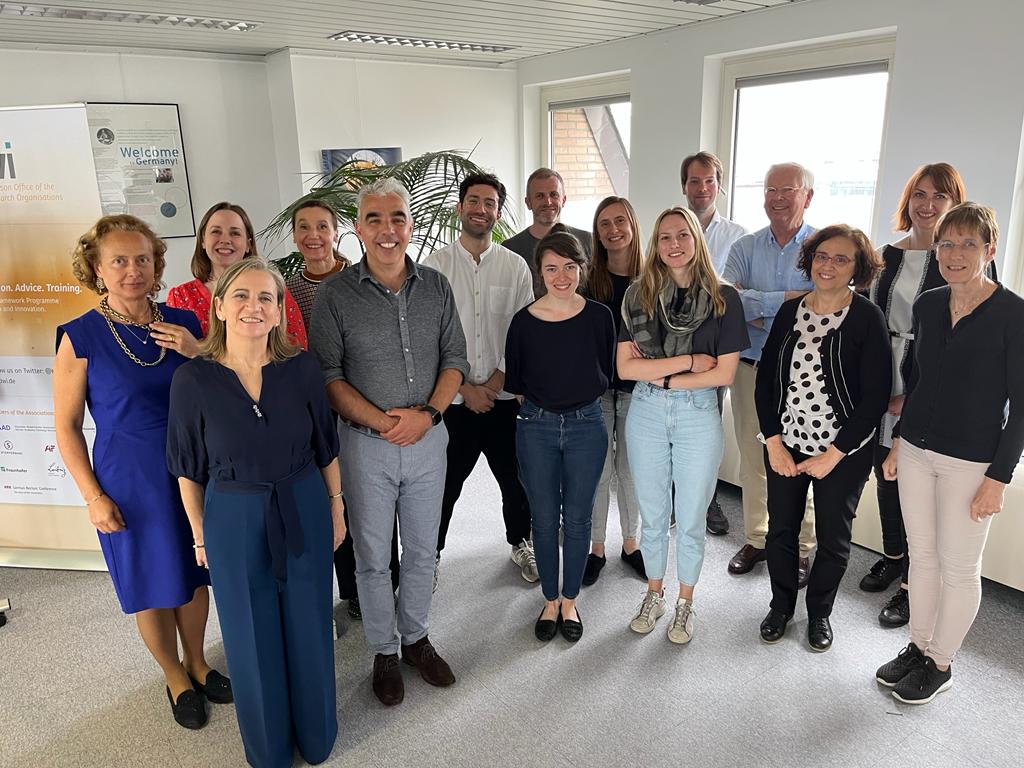 It's almost time to say goodbye. But before that, the #BSMART partners came together for a final and very productive meeting in Brussels. 🇧🇪

As always, it was a pleasure seeing everyone!

#RNA #alzheimersdisease #EUresearch #brain