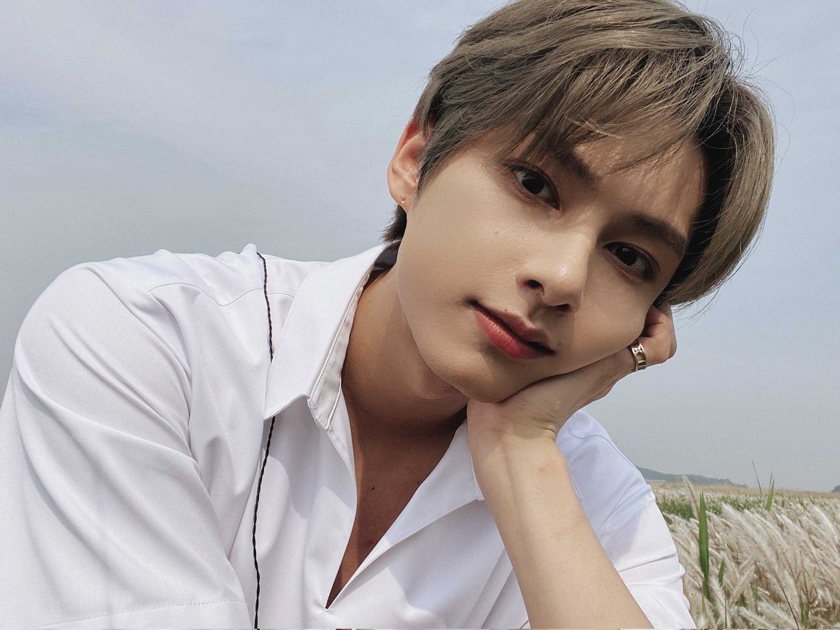 creamwooo's tweet photo. Happy birthday to our moon junhuiii! I love you so much!!🫶🏻
#HAPPYJUNDAY #SEVENTEEN #CARAT https://t.co/j2AHh4zWn0
