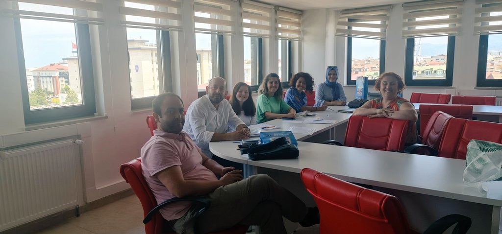 Erasmus+ Okul Eğitimi Akreditasyonu Cekya Prag Öğrenci Grup Hareketliliğimiz yaklaşıyor ⏰️
Bugun refakatçi öğretmenlerimiz ile yapilan toplantıda son hazırlıkları konuştuk 💫
#orduerasmushamlesi 
<a href="/ulusalajans/">Türkiye Ulusal Ajansı 🇹🇷 Turkish NA</a> 
<a href="/mfvargeloglu/">MEHMET FATİH VARGELOĞLU</a> 
<a href="/GozudikMusa/">Musa Gözüdik</a>