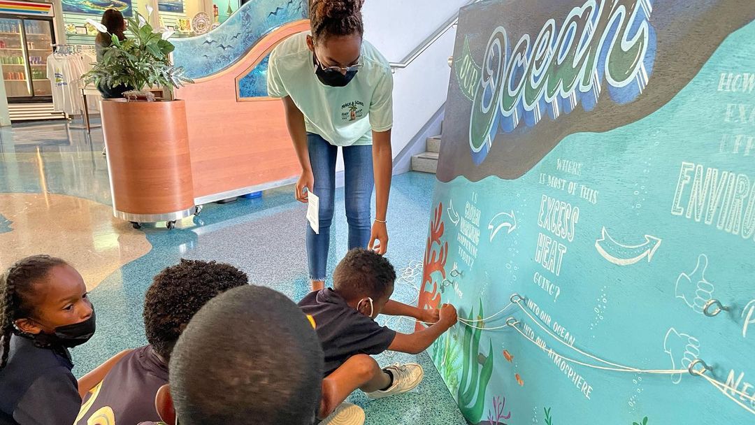 YCS_bda's tweet photo. βOUR OCEAN, OUR HEROβ Interactive learning board at @BueiBermuda to celebrate World Ocean Day. A special thanks to Cecelia's Lettering Art for her amazing artwork.
#buei #ycsbda #worldoceanday #ouroceanourhero #climatechange #climateeducation #climateaction #ecoschools https://t.co/dSmZMjOLWD