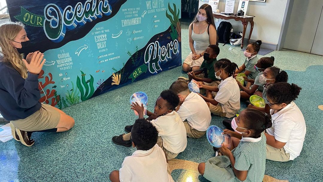 YCS_bda's tweet photo. βOUR OCEAN, OUR HEROβ Interactive learning board at @BueiBermuda to celebrate World Ocean Day. A special thanks to Cecelia's Lettering Art for her amazing artwork.
#buei #ycsbda #worldoceanday #ouroceanourhero #climatechange #climateeducation #climateaction #ecoschools https://t.co/dSmZMjOLWD