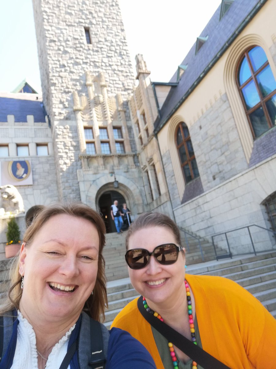 AilaHalonen's tweet photo. GeroMetron päätösseminaari upeissa puitteissa loistavia kehittämiskokemuksia vaihtaen. Verkostoissa on voimaa, yhdessä olemme enemmän. #vantaa #gerometro https://t.co/gZV1FEum0d