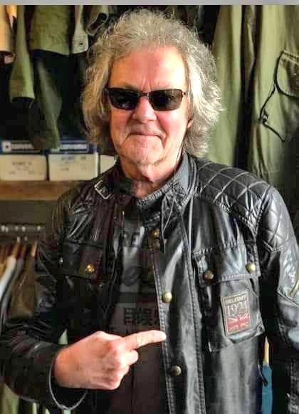 Happy birthday  Pete Gill  former member of The Glitter Band, Saxon and Motörhead, who turns 71 today. 