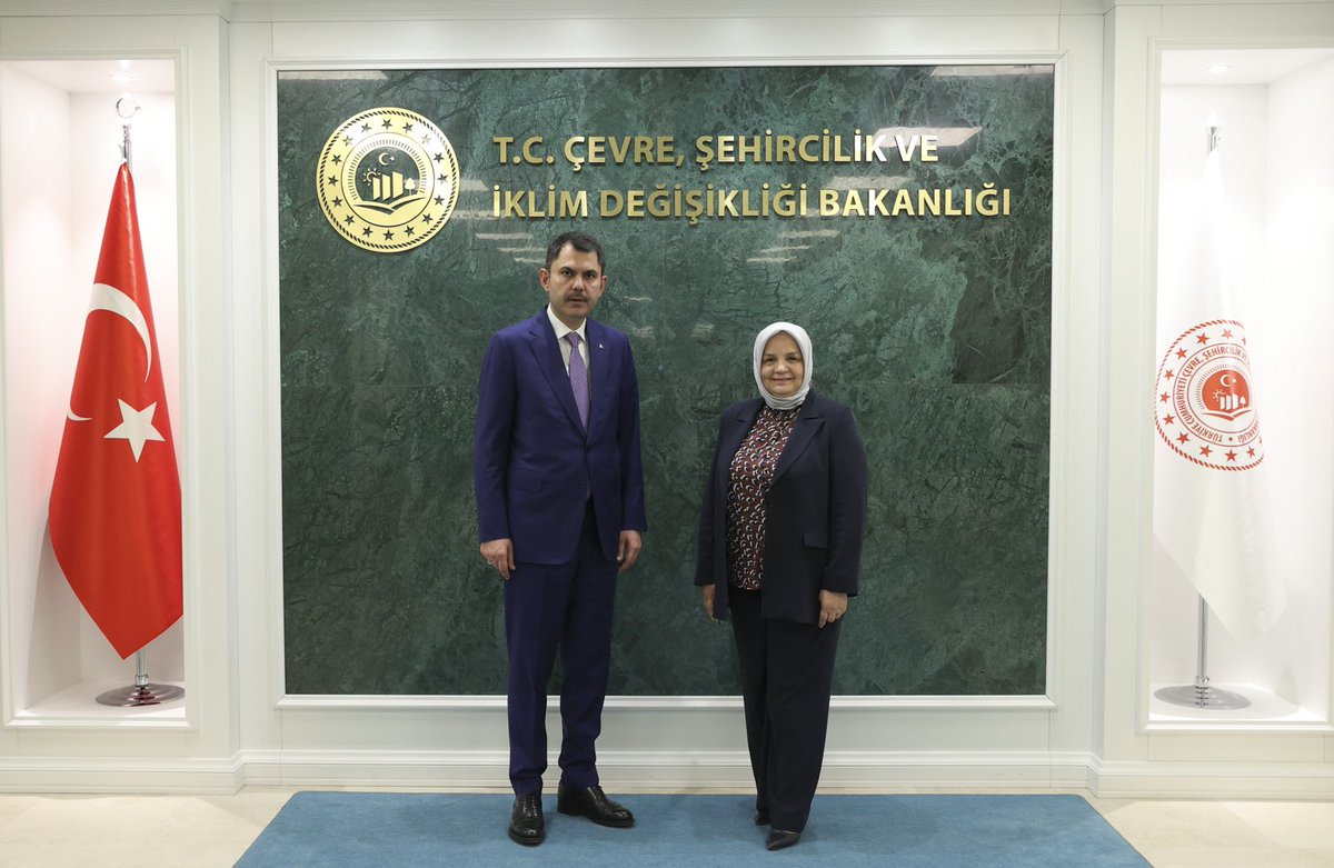 murat_kurum's tweet photo. AK Parti Kadın Kolları Başkanımız ve Düzce Milletvekilimiz Ayşe Keşir’e nazik ziyaretleri için teşekkür ediyorum. @AKKADINGM @aysekesir https://t.co/5CQSstkNP1