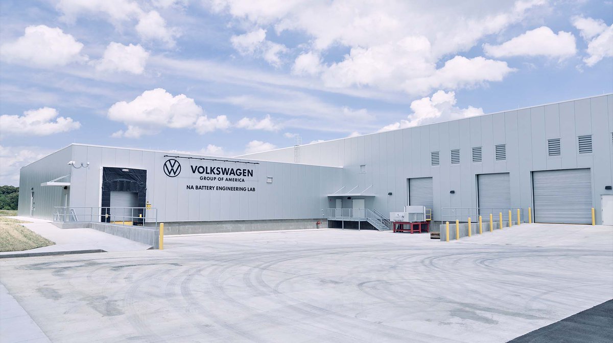 TNECD's tweet photo. .@vwfactoryusa opened its $22 million Battery Engineering Lab (BEL) in Chattanooga Wednesday to test and optimize batteries for all electric vehicles in the American marketplace. #MasteredinTN #EVinTN

Read more ➡️ https://t.co/F7M6bOGvQs

📸: @VW https://t.co/85RqmUTW6C