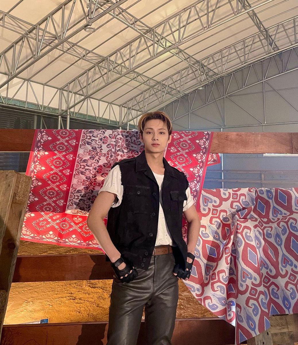junhui_moon10's tweet photo. to you who's beautiful both inside and out, may your days always be filled with immeasurable love, happiness, and health and you continue to soar to even greater heights of success. happy birthday, junhui 🤍 

#MOON에게_준휘생일축하가_닿기를
#BrightestMoonJUNHUIDAY @pledis_17 https://t.co/fS3tqCDyqd
