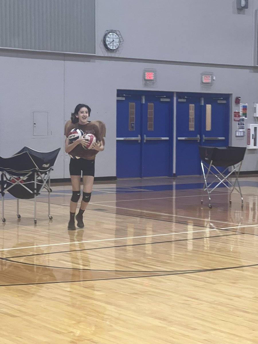 KrystleAlford8's tweet photo. Great job this week at SAC and skills camp!! We are working hard and kicked butt on our max lifts. We ended with a fun little game today. Get some rest and see yโall Monday!!! ๐@lobo_vball
#UNITEas1
#lobonation
#working2gether https://t.co/TySkOqOiHB