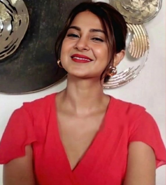 riyasha5794051's tweet photo. #NiceLooking. #JenniferWinget. https://t.co/B0GtkiTzDX