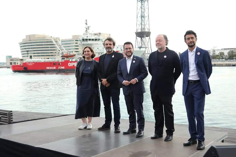 JGarrigaDomenec's tweet photo. Open Arms presenta su barco más grande. 1.000 pasajeros.

Con la ayuda del ayuntamiento de Barcelona y la Generalitat fomentan la inmigración ilegal.

Tremendo... https://t.co/hbTPRufCNm