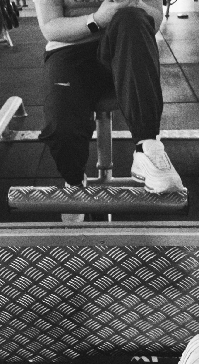 Es ist mal wieder Zeit für jeden einmal ordentlich abzudrücken damit ich für meinen geilen Arsch Creatine kaufen kann😈👀