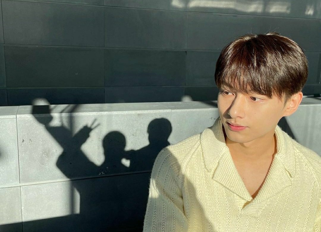 HAPPY MOON JUNHUI DAY! 
#MOON에게_준휘생일축하가_닿기를
#BrightestMoonJUNHUIDAY <a href="/pledis_17/">세븐틴(SEVENTEEN)</a>