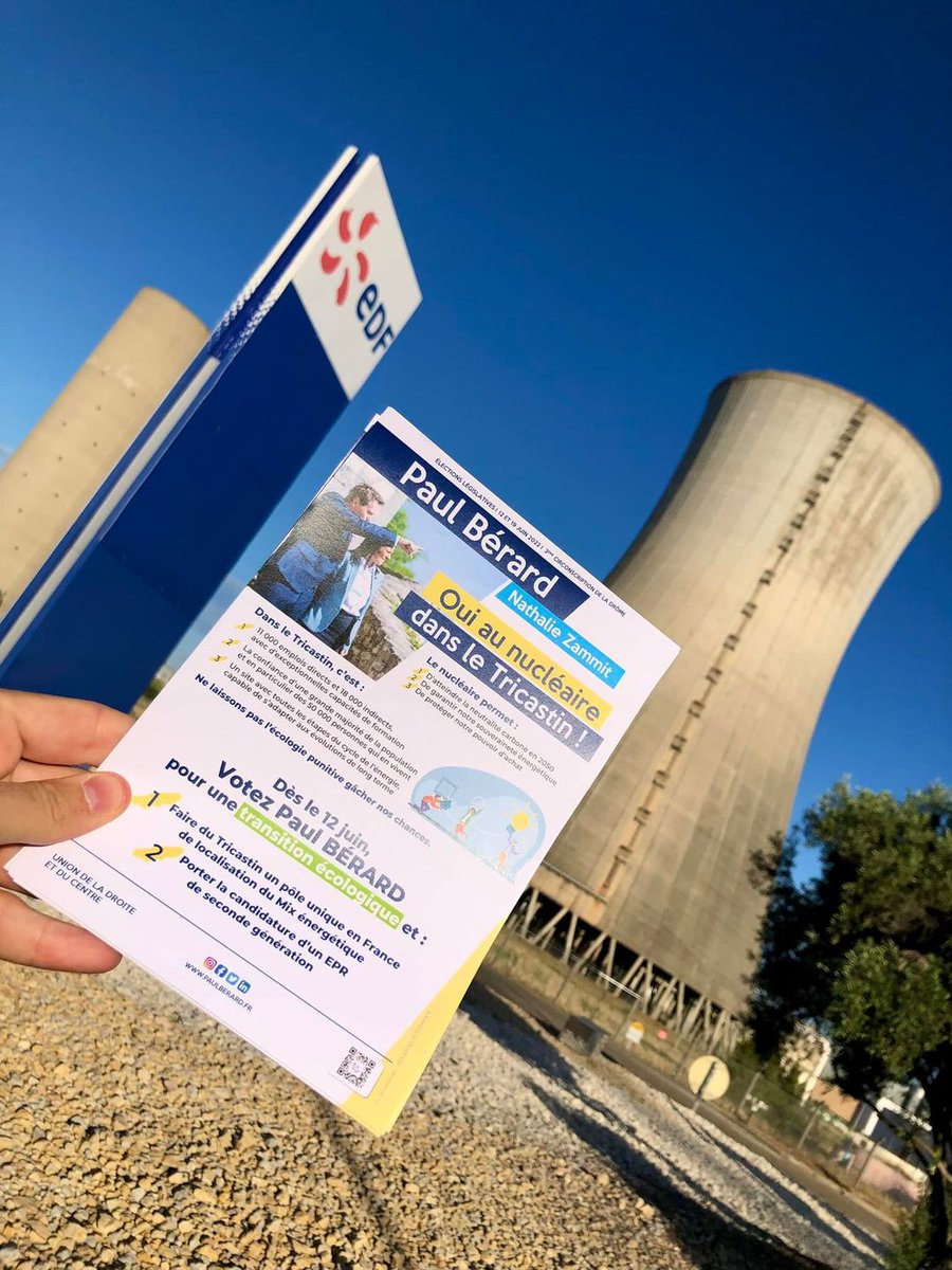 paulberard26's tweet photo. Depuis 5h ce matin, avec 15 amis, nous avons distribué 3500 flyers sur le site nucléaire du #Tricastin pour :   1️⃣ En faire un pôle unique en France pour le mix énergétique2️⃣ Porter un EPR de seconde génération #PlusProcheDeVous! https://t.co/BtJXNW2WfG
