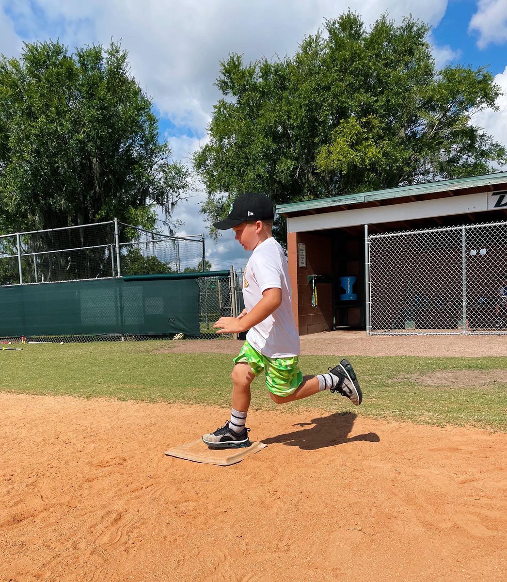 StetsonBaseball's tweet photo. Youth camp is in full 𝙨𝙬𝙞𝙣𝙜! ⚾️ https://t.co/Nltiyzwsdm