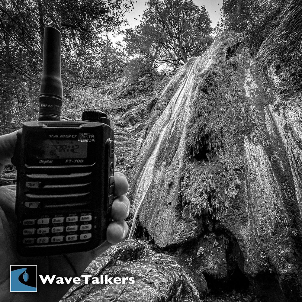 wavetalkers's tweet photo. Stubby

WaveTalkers Gallery
https://t.co/kCoOlREAeh

This stubby little radio and antenna has is the HT I grab first. The compact form factor is unobtrusive and the BNC connector makes for a quick antenna change when needed.

#hamradio #hamr #wavetalkers https://t.co/iZUeUhwY6s
