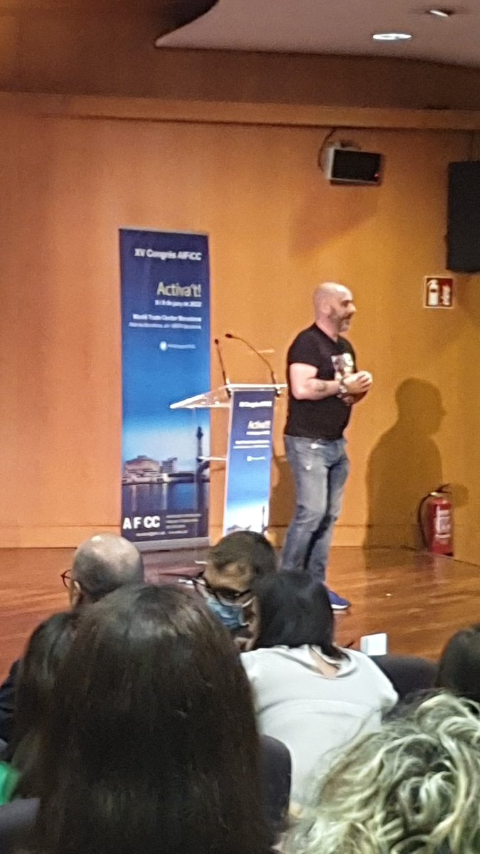 Acaba el #XVCongresAIFICC amb la conferència de clausura de <a href="/victoramat01/">Víctor Amat</a> . Un luxe!