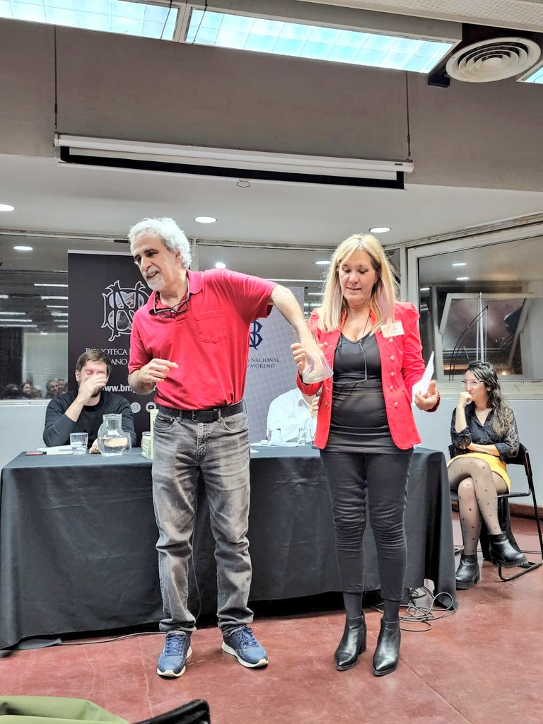 2tiposdecambio's tweet photo. El miércoles fue la 3ra (pero no vencida) presentación de HOMO FALSUS en la @BNMMArgentina con comentario del gran @albinstromber 
Gracias a todos y todas por venir a compartir de este momento!
(Estense atentis que todavía van a haber más!)
cc @Iron_Hic_Man @gerarovner @barbu17 https://t.co/fuDuuPmyP8