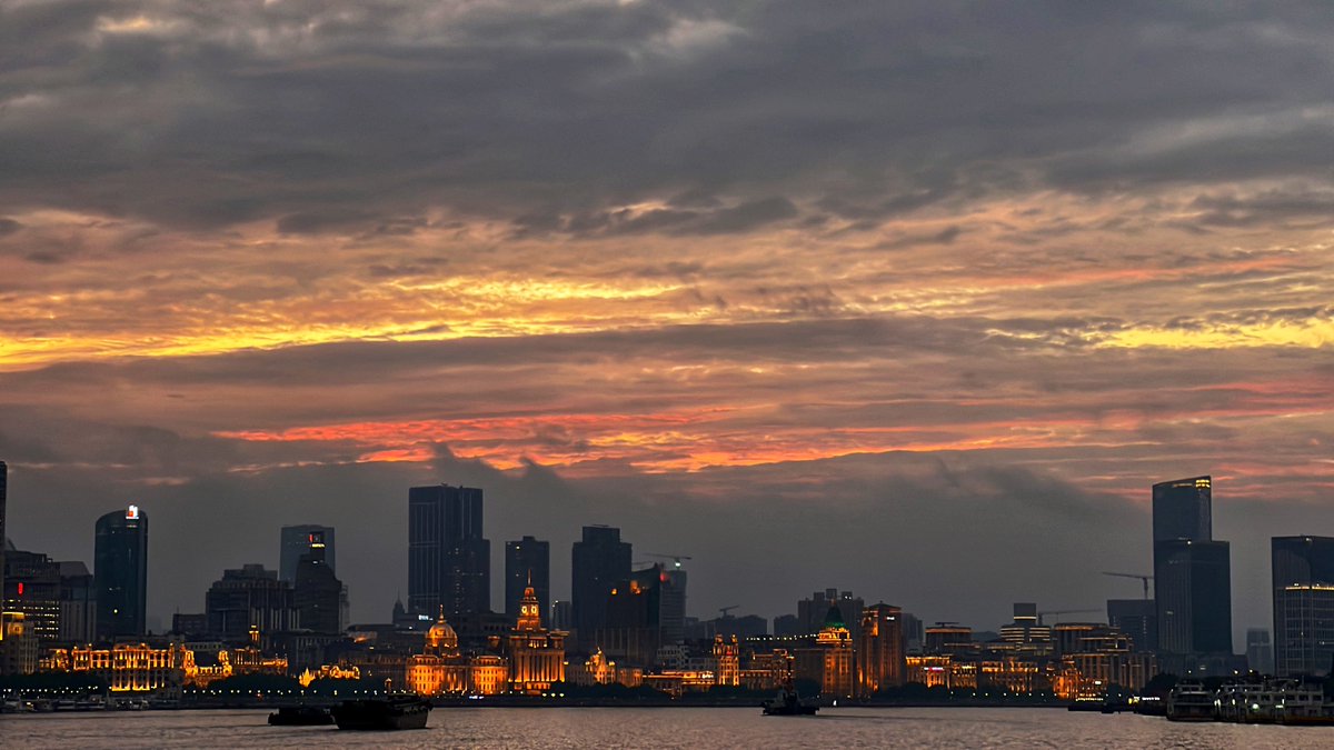 RoadsideTT's tweet photo. GORGEOUS. JUNE 05, Shanghai. https://t.co/yMvKIHZ8Cq