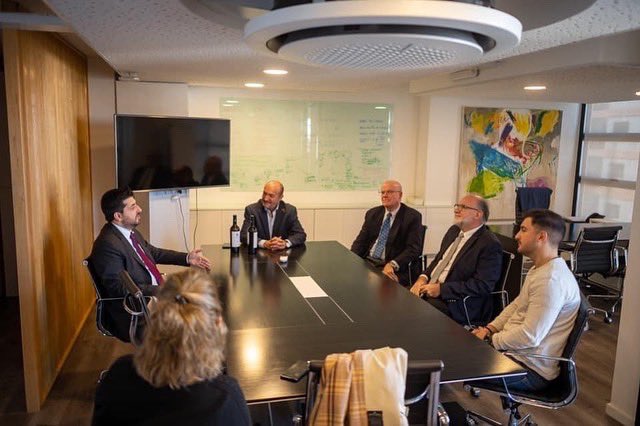 armembargentina's tweet photo. Para tratar las perspectivas de activación de las relaciones económicas y comerciales y la cooperación empresarial con Córdoba, el Emb. @H_Virabyan mantuvo reuniones en @CaCECba, @AgenciaProCba, que promueve exportaciones y la empresa #Evoltis, que brinda servicios tecnológicos. https://t.co/OSoSytfw63