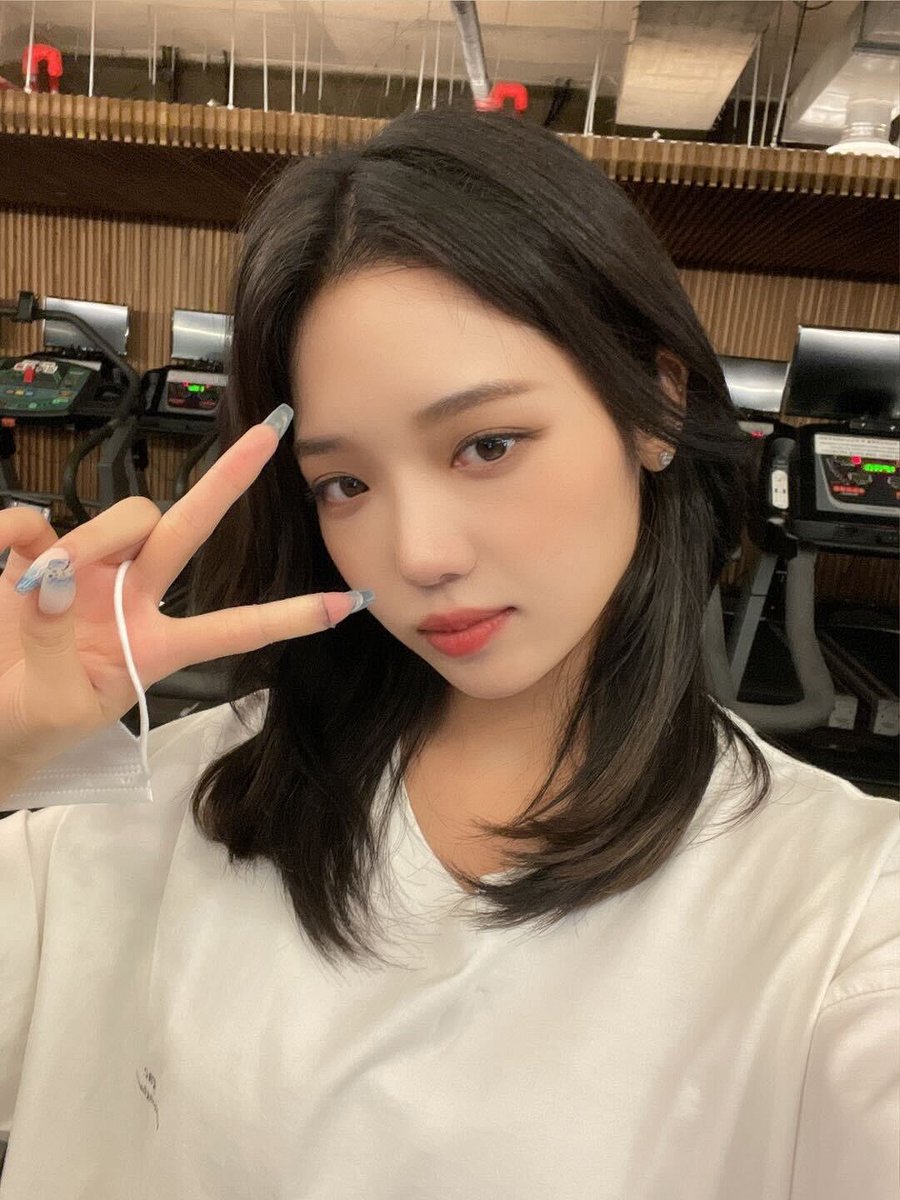 Jisszen's tweet photo. "There is nothing difficult with being an idol while doing athletic activities for daily life" For today's quote. When we have a lot of free time, we can use it for sports or doing other healthy activities. Before entering a busy schedule, I will run a little around my house. 🏃🏻‍♀️ https://t.co/K1kcZOQvYZ