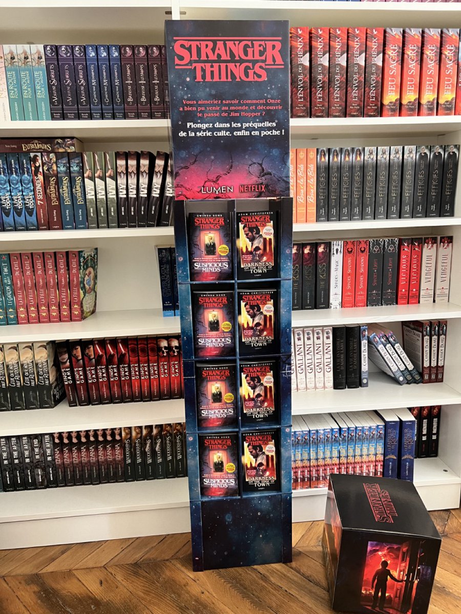LumenEditions's tweet photo. Zoom sur les belles PLV Stranger Things ! 

Au détour de votre prochaine virée en librairie, peut-être aurez-vous l'occasion d'admirer en vrai les sublimes présentoirs 100% Stranger Things réalisés par Cyrielle, notre fabricante de choc ! https://t.co/wrZrfye0XE