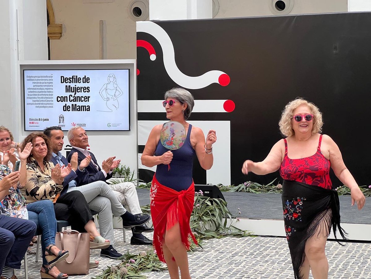 CsBadajoz's tweet photo. 🍊Ayer nuestra concejala de RRHH #HitosMogena asistió al Desfile de Mujeres con Cáncer de Mama  organizado por la Asociación Española Contra el Cáncer.

👉🏼 Fue emocionante conocer la historia de estas mujeres, así como observar la fortaleza que desprendían. https://t.co/UyAXY5in4N