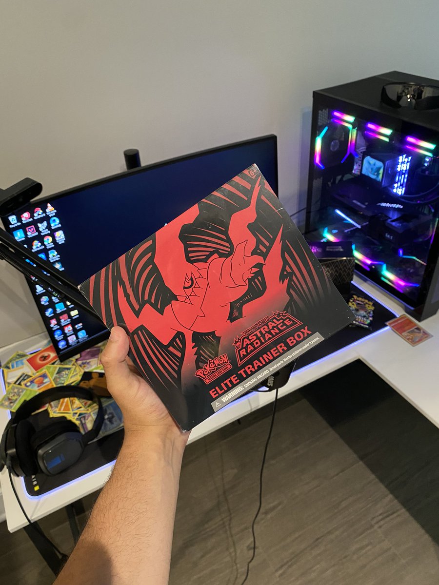 Lv1Squirtle's tweet image. opening this BEAST on stream tonight 🏄🏾‍♂️

as you can see, I have a problem… @Pokemon #Pokemon #astralradiance