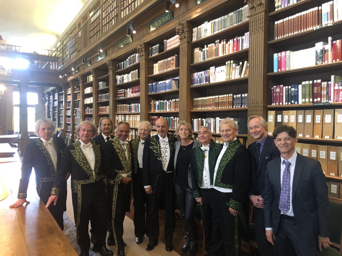 adriengoetz's tweet photo. Quelques instants de la vie de l’@AcadBeauxarts : Marc Barani, le jour de son installation sous la Coupole de l’@InstitutFrance, avec Astrid de La Forest, présidente de l’académie pour 2022, et les membres et correspondants de la section d’architecture - dans la @Bibli_Institut. https://t.co/PqAjkdxAdy