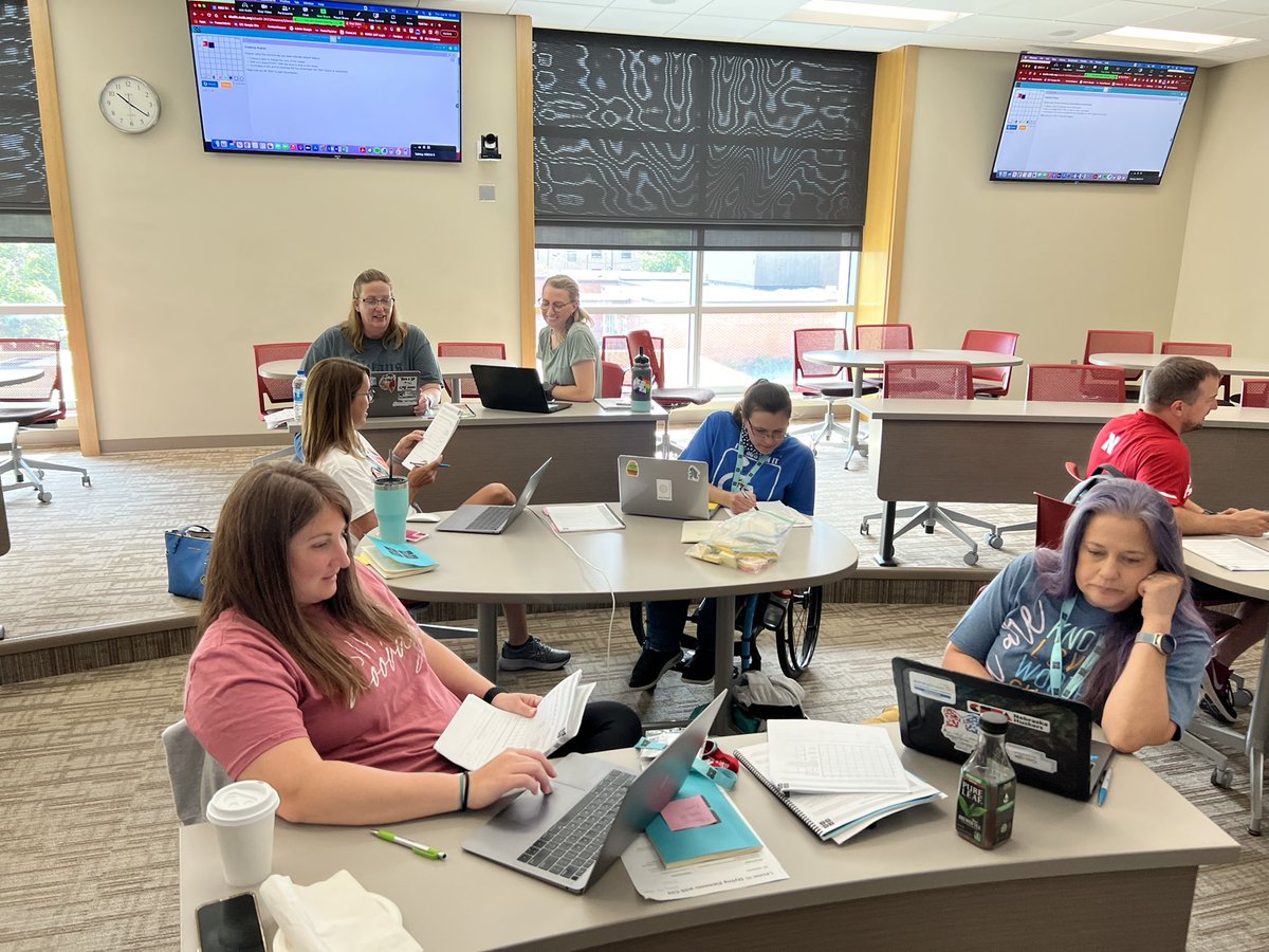 kyjo41's tweet image. ✨Battle Ship✨
We are in Unit 3, Lesson 2 of @codeorg. Time for some competition while we learn to plot shapes in Game Lab.
@TeachCodeNeb @TeachCode