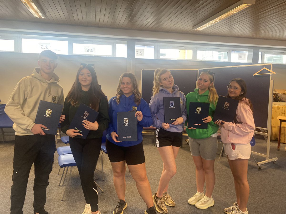 S6 loving the hoodies and yearbooks