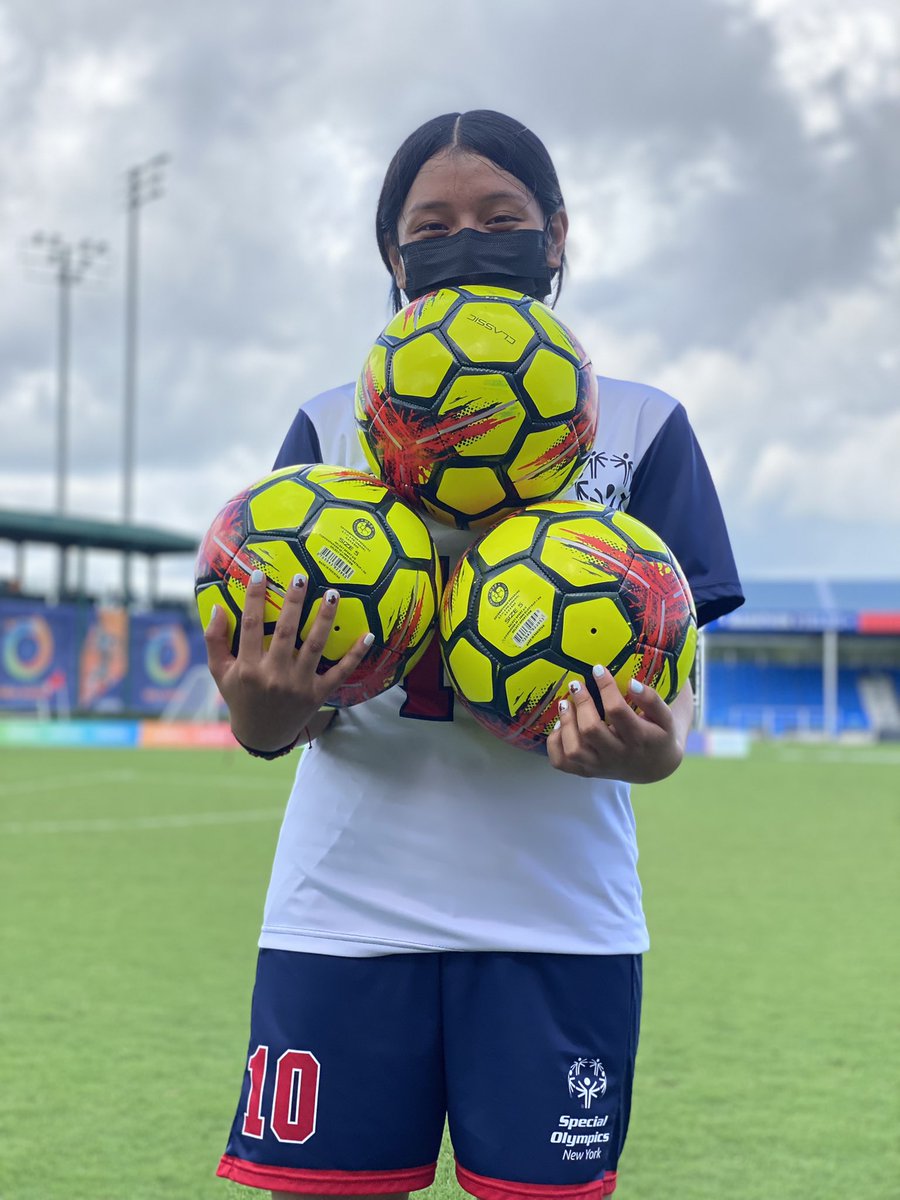 721M_CityHawks's tweet photo. SEMIFINAL HIGHLIGHT:
Kimberly Guallpa Mendez with the 🧢HAT TRICK for Team New York!
⚽️⚽️⚽️ #cityhawkspride 

@2022USAGames @UnifiedSportsNY #PlayUnified @SpecOlympicsNY #ShineAsOne https://t.co/xza38FBeuo