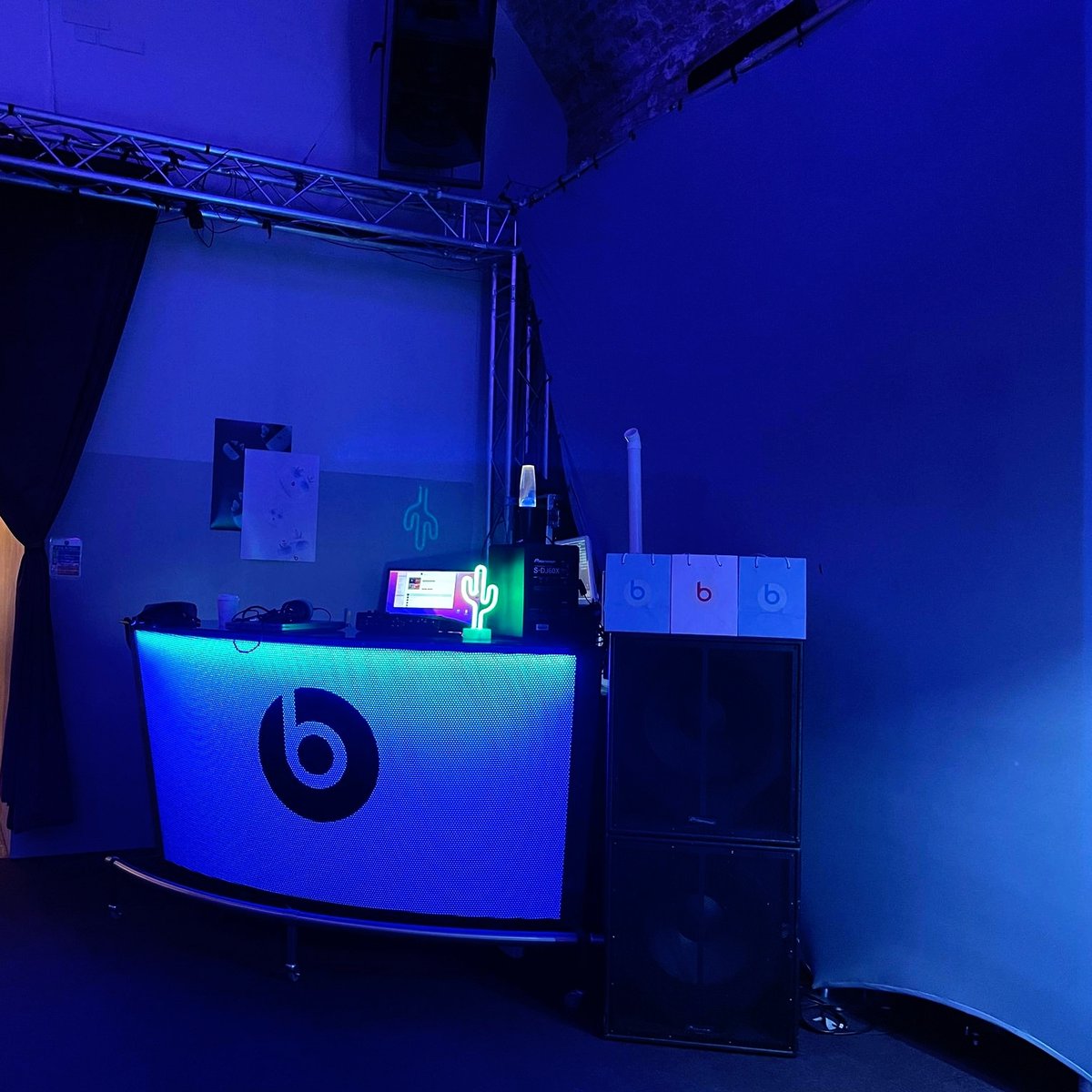 When <a href="/beatsbydre/">Beats by Dre</a> takes over the DJ booth 💙💙💙
#immersive #productlaunch