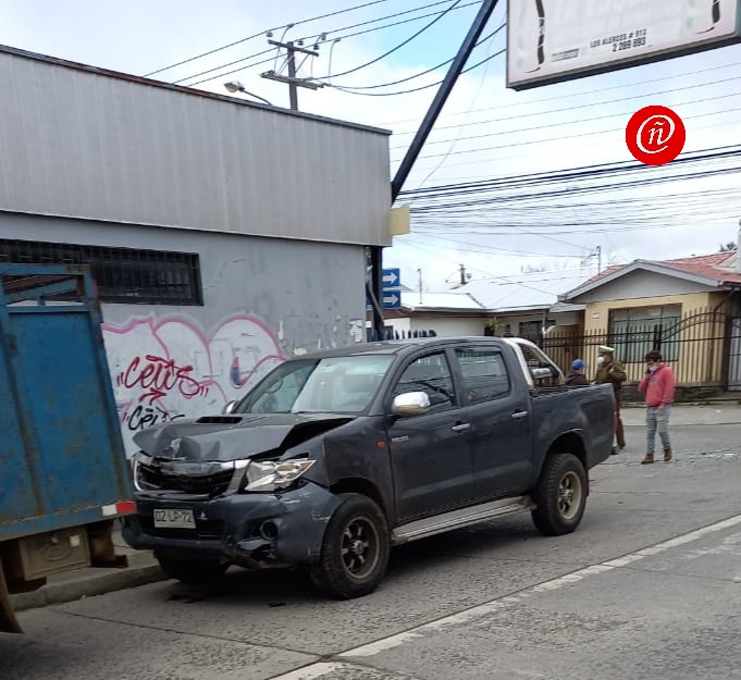 NUBLEONLINE_'s tweet photo. Accidente en Chillán ⭕  Colisión por alcance de camioneta con camión 3/4 en calle Madrid con Los Alerces .. sin lesionados. 
Villa Madrid. https://t.co/qFek3bM9zl