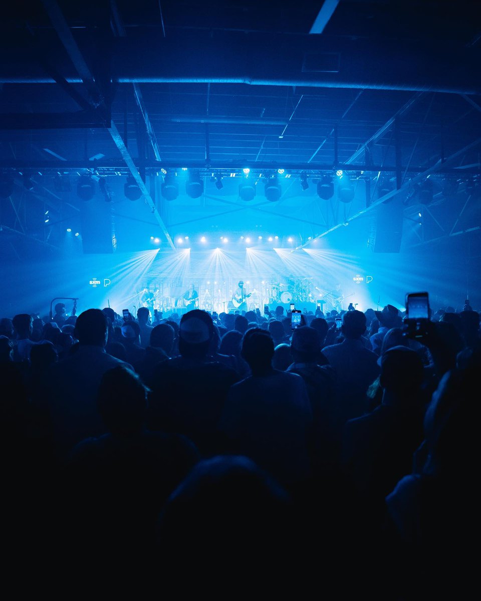 Thomas Rhett tweet media