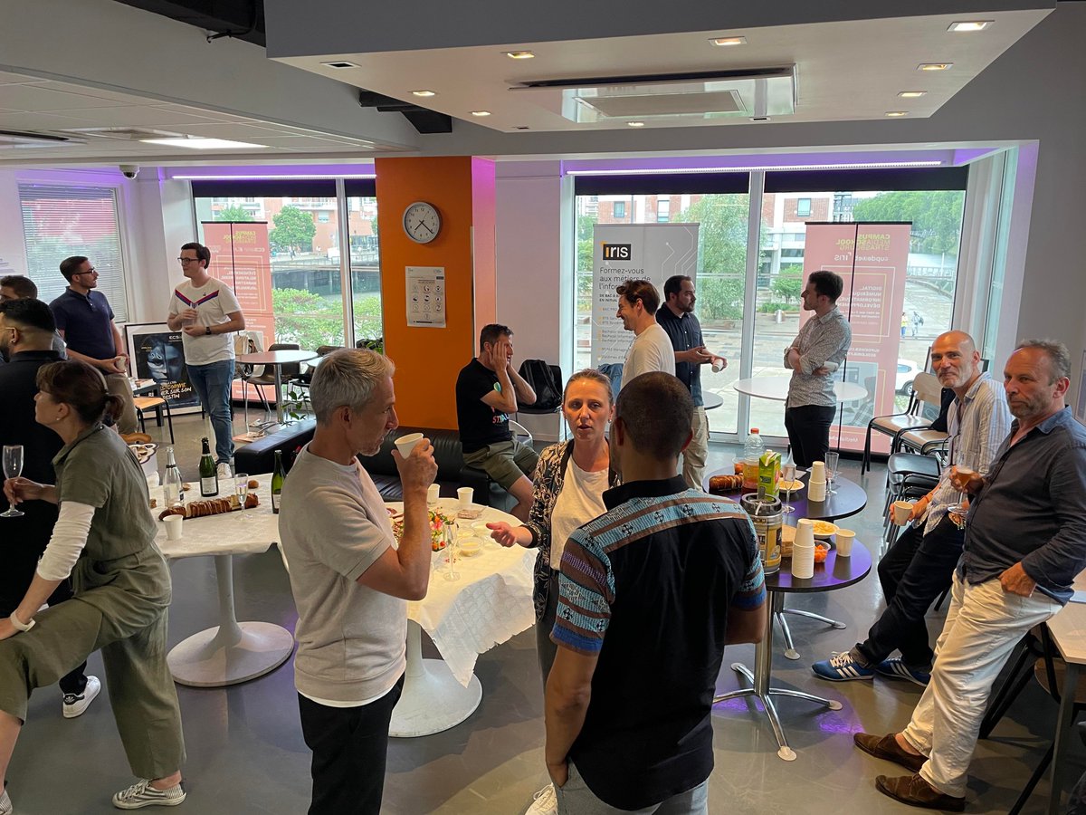 Quoi de plus naturel que montrer à nos intervenants notre investissement, en retour du leur ? 
Hier soir était l’occasion de se retrouver tous ensemble autour d’un apéritif festif et chaleureux ! Merci à chacun d’entre eux d'être présent pour accompagner nos étudiants 😃