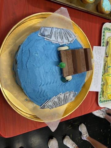 letsmosiealong's tweet photo. Period 3 AP Literature (aka the Dream Team) hosted a literary-themed bake-off today! Featuring representations of The Great Gatsby, Hamlet, The Yellow Wallpaper, Twelfth Night, &amp; The Life of Pi https://t.co/shYXs18psT