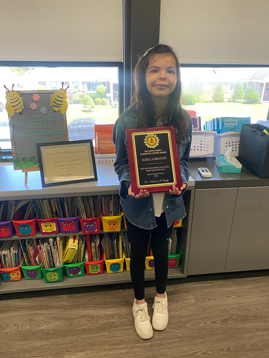 Congratulations to my beautiful daughter Isabella on receiving 2 awards  at the 6 grade graduation. So incredibly proud of her 🎉🎉🎉