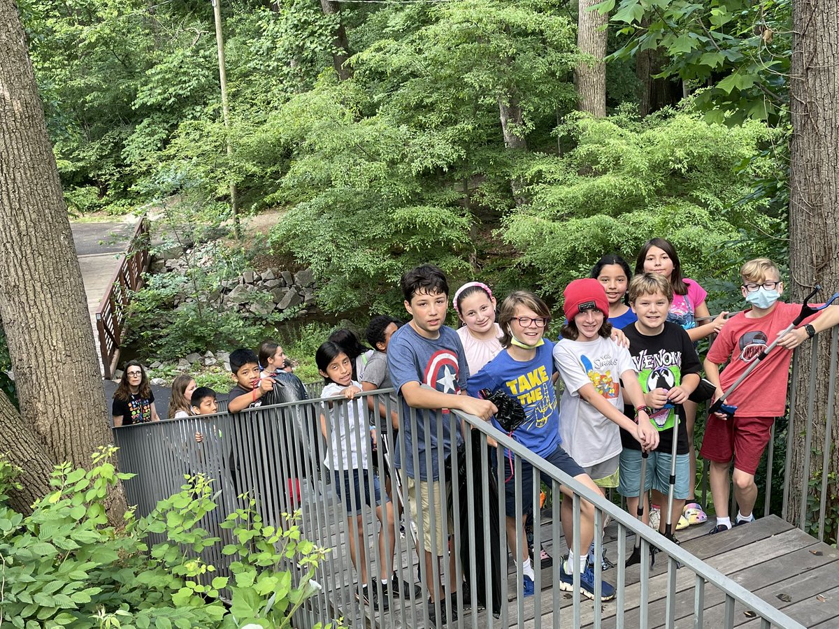 One last trip to clean up Lubber Run thanks to an <a href="/earthforce/">Earth Force</a> grant! <a href="/arlparksrec/">ARL VA Parks & Rec</a> <a href="/APSLibrarians/">APS Library Services</a> <a href="/APS_Sustainable/">APS Sustainability</a> #APSGreen <a href="/APSTitleI/">APS Title I</a> #kwbpride