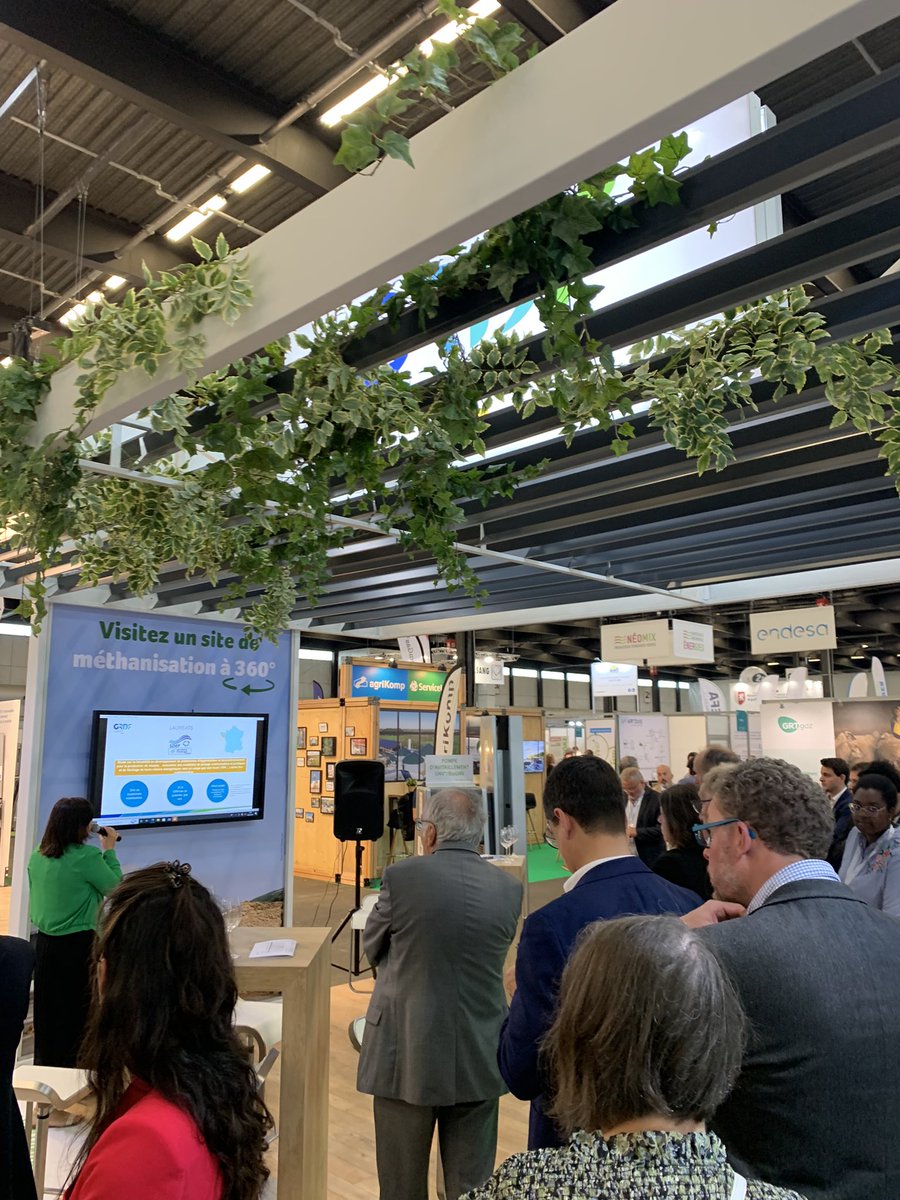 Mise à l’honneur des collectivités engagées dans le tri de biodechets lors de #EXPOBIOGAZ Bravo 🎉 aux lauréats de l’appel à projets biodéchets, qui souhaitent faire de leurs déchets l’énergie verte de demain #biomethane <a href="/GRDF/">GRDF</a> 🍀👍