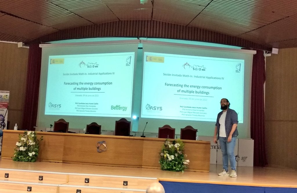 GroupOasys's tweet photo. Jesús Huete presenting at a @Red_mathin session of @seio2021granada a joint work with @aelias_fdz @juanmi82mg @spineda_uma on Forecasting multiple buildings energy consumption https://t.co/mvKroD9tru