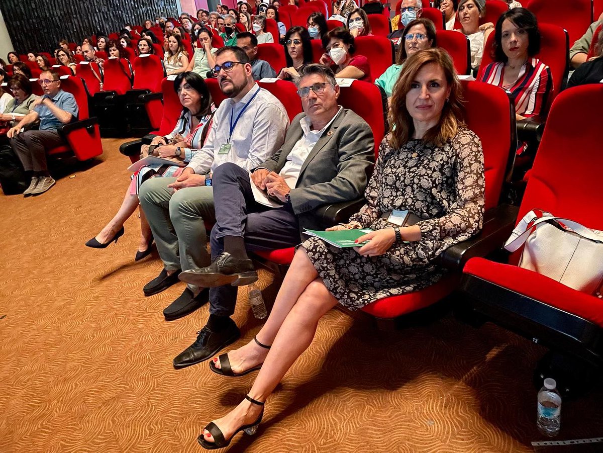 Hoy hemos participado moderando la mesa "Transformaciones y retos 
 en lo Servicios Sociales de Andalucía en el #IXEncuentrosscc, que sobre los Servicios Sociales Comunitarios se ha celebrado en #Martos. 

<a href="/IgualdadAND/">Inclusión Social, Juventud, Familias e Igualdad</a>
<a href="/RocioRuizDom/">Rocío Ruiz</a> 
<a href="/Encarnagutoca/">Encarna Gutiérrez</a> 
<a href="/AytoMartos/">Ayuntamiento Martos</a> 
<a href="/dipujaen/">Diputación de Jaén</a>