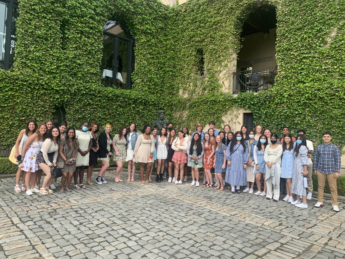 letsmosiealong's tweet photo. AP Lit living their Great Gatsby dreams on June 1st @ohekacastle #fpmknights https://t.co/sTCEtxakgb