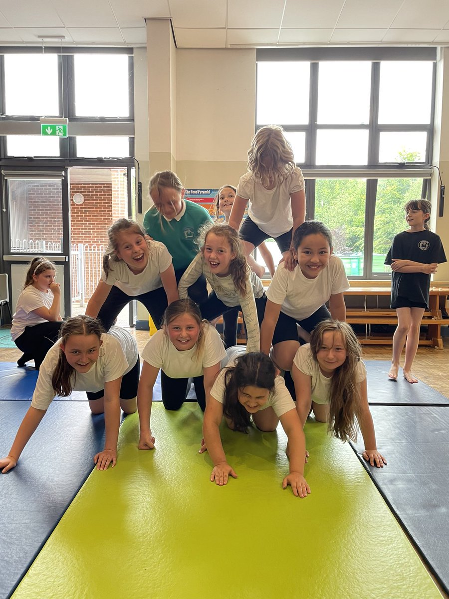 Willowbrook_PE's tweet photo. It wouldn’t be the start of a new GLAM squad without a pyramid! @Willowbrook_Exe #everytime #youthsporttrust #thisgirlcan #devongirlscan #girlslovemovement #primaryPE #teamwork https://t.co/YfBxiDmizZ