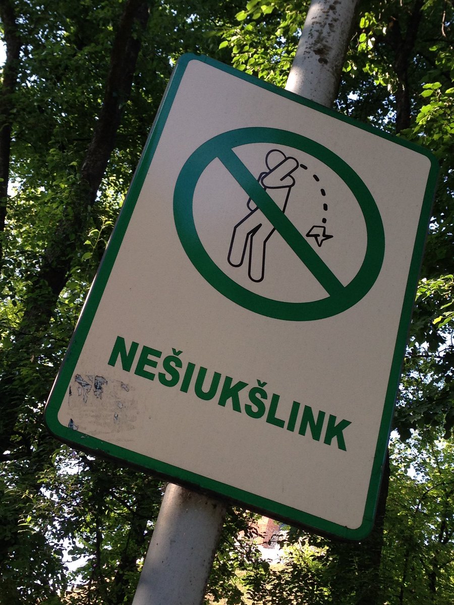 Traffic signs are just a great way to help students discover the importance of #semiotics. Feel free to borrow of few of them from my Flickr album flickr.com/photos/jwvanec…
 
This is my favorite. 

#gischat #cartography