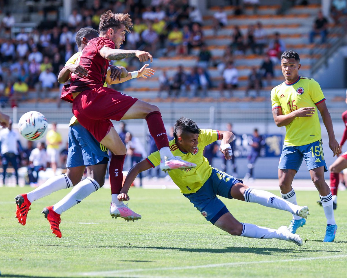 TournoiMRevello's tweet photo. #VENCOL | ๐ธ
Venezuela ๐ป๐ช beat Colombia ๐จ๐ด and reach the semi-finals
#TMR2022 https://t.co/dhXeSBPKL1