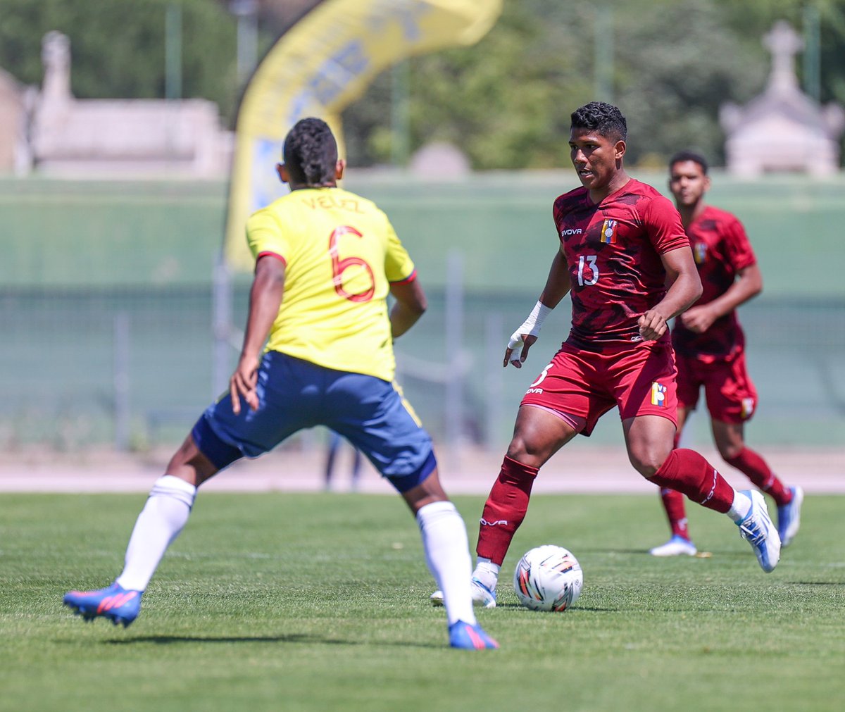 TournoiMRevello's tweet photo. #VENCOL | ๐ธ
Venezuela ๐ป๐ช beat Colombia ๐จ๐ด and reach the semi-finals
#TMR2022 https://t.co/dhXeSBPKL1
