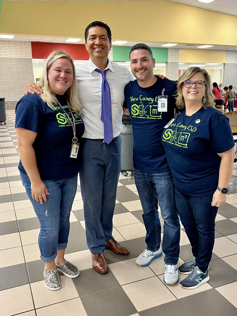 Having a great time with @KPRC2Anthony at New Caney ISD STEM Camp ☀️ 🧪 ⚡️ ➗🌤