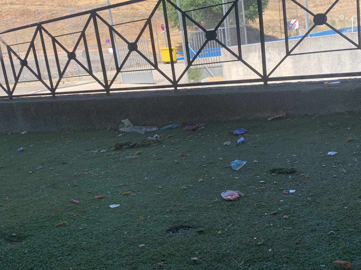 aarangu's tweet photo. @AytoColmenar esta es la imágen que tenemos en la parte de atrás del edificio del polideportivo Lorenzo Rico. https://t.co/7vrkoMUmiy