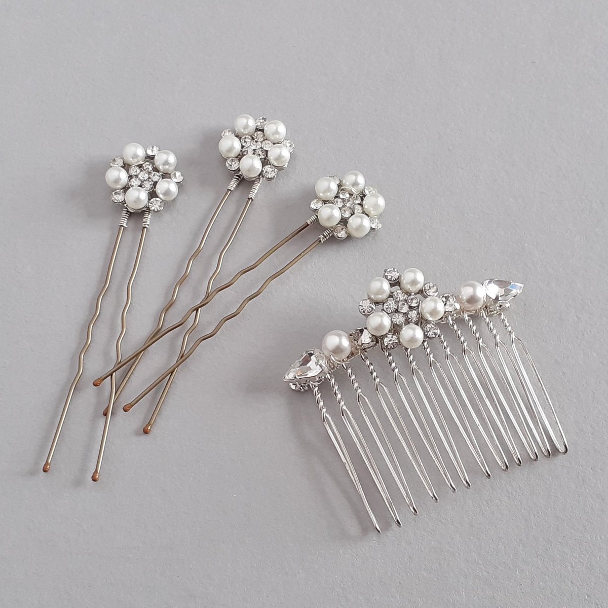 Vintage inspired sparkles! 🌟

Which would you choose...Pins or Comb? 🤷‍♀️

#vintageinspiredhairaccessories #vintageinspired #vintagewedding #bridalhair #bridesmaidshair #handmade #bespoke #bridalhairaccessories #rebeccacollection #madeinyorkshire #evamaejewellery